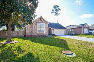 155 April Waters Dr W in Montgomery, TX - Building Photo