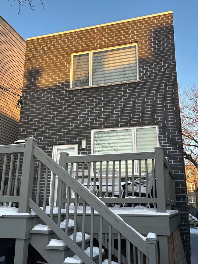 2050 N Hamlin Ave in Chicago, IL - Building Photo - Building Photo