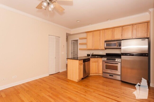 3244 N Clifton Ave, Unit 3246-E3 in Chicago, IL - Building Photo - Building Photo