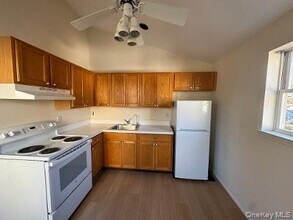 17 Fairview St in Huntington, NY - Building Photo - Building Photo