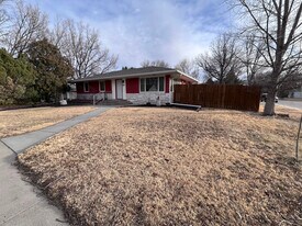 302 E Hamilton St in Morrill, NE - Building Photo