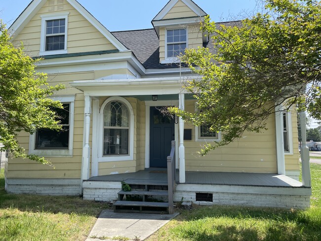 property at 2002 Victoria Blvd