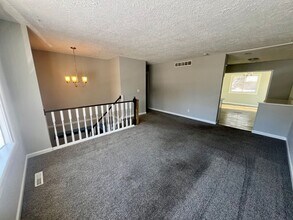 114 Ginger Creek Ct in Bloomington, IL - Building Photo - Building Photo