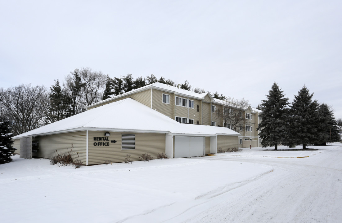 Whispering Pines in Coon Rapids, MN - Building Photo