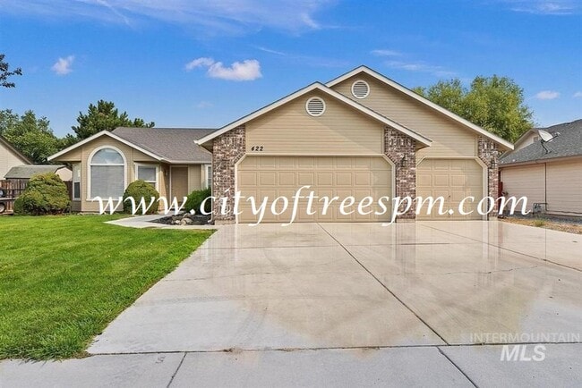 property at 422 Summer Ct