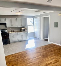 61 Weequahic Ave, Unit 3 in Newark, NJ - Building Photo - Building Photo