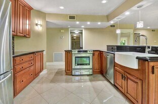 5590 Coach House Cir in Boca Raton, FL - Building Photo