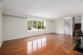 31 Wedgewood Crescent in Ottawa, ON - Building Photo - Building Photo