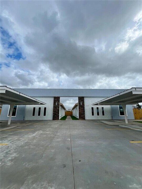 5600 Northwestern Ave-Unit -2 in McAllen, TX - Building Photo