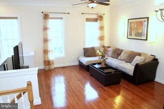 623 Hurdle Mill Pl in Gaithersburg, MD - Building Photo - Building Photo