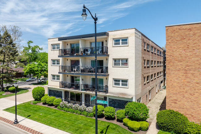 8001 Lockwood Ave in Skokie, IL - Building Photo - Building Photo