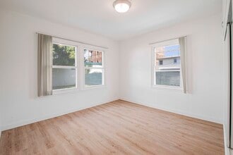 5867.5 W 88th St, Unit 5867.5 in Los Angeles, CA - Foto de edificio - Building Photo