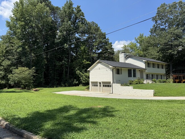5599 Bend Creek Rd in Dunwoody, GA - Building Photo - Building Photo