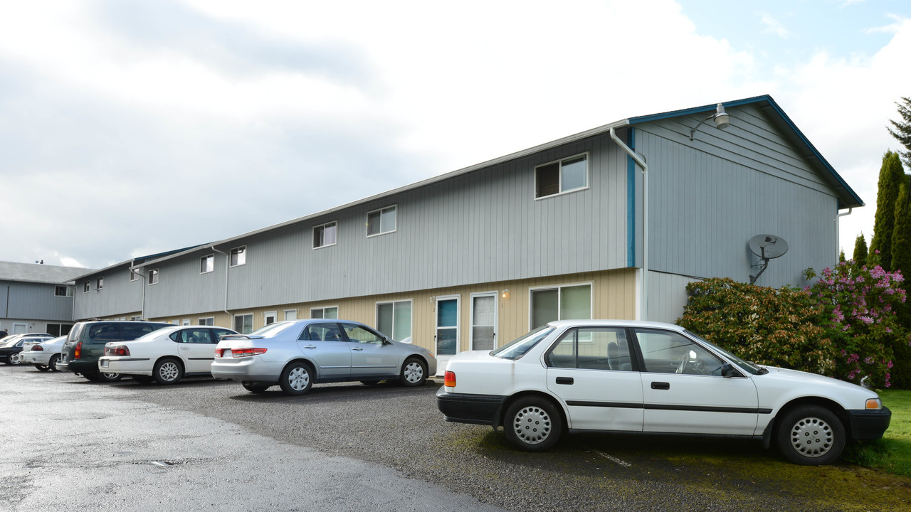 890 Dougherty Rd in Castle Rock, WA - Foto de edificio