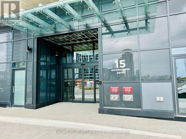 15 Watergarden Dr in Mississauga, ON - Building Photo - Building Photo