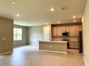 17283 Saw Palmetto Ave in Clermont, FL - Foto de edificio - Building Photo