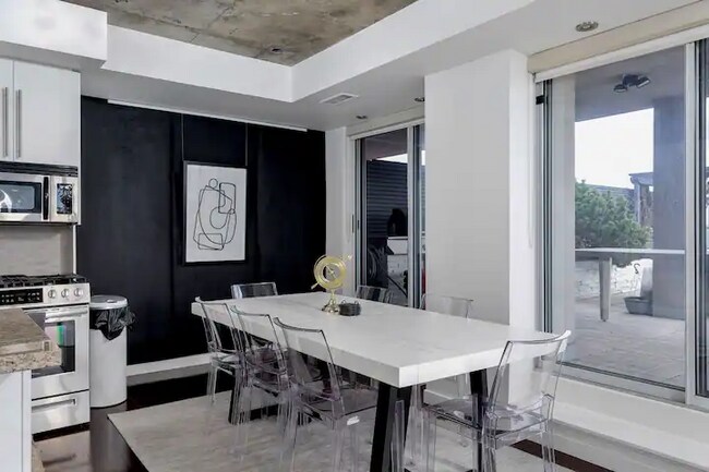 1 Shaw St in Toronto, ON - Building Photo - Building Photo