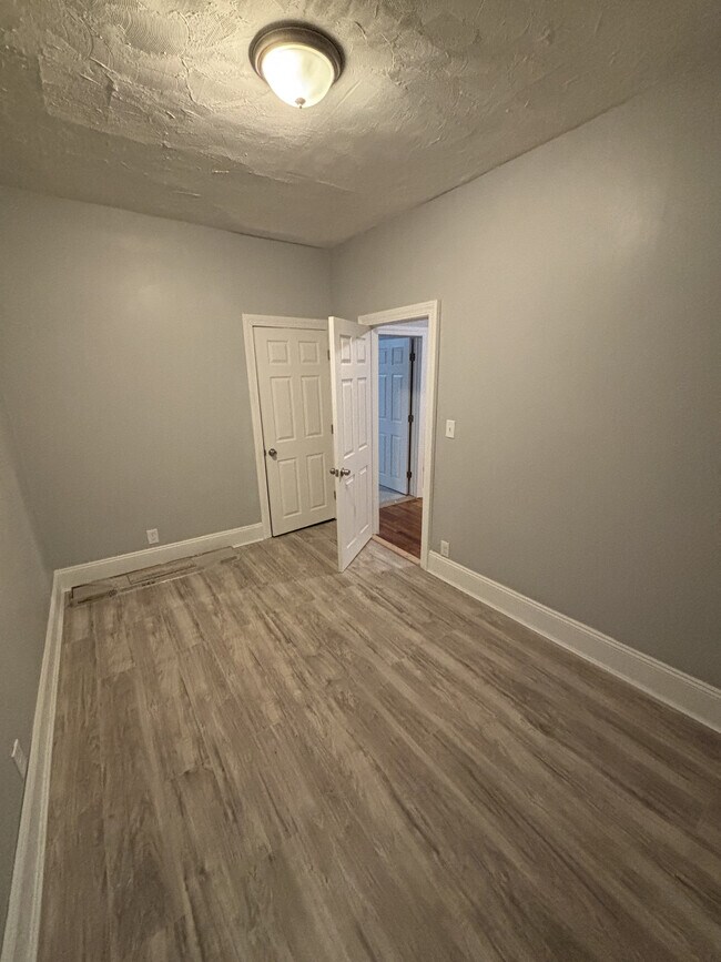 506 4th St, Unit 1 in Fall River, MA - Foto de edificio - Building Photo