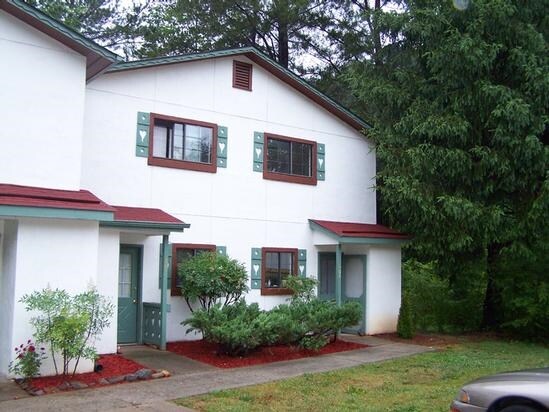 Deerfield Commons Townhomes in Helen, GA - Building Photo - Building Photo