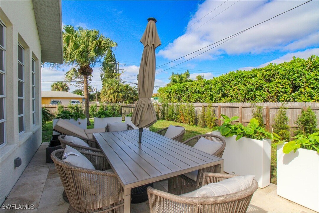 801 99th Ave N in Naples, FL - Building Photo