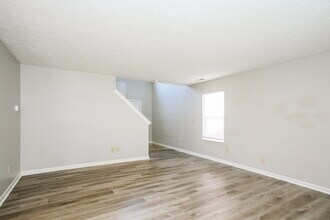 11404 Seabiscuit Dr in Noblesville, IN - Foto de edificio - Building Photo