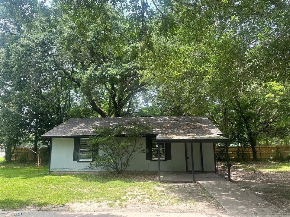 107 FM 834 in Daisetta, TX - Building Photo
