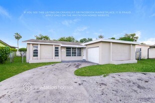 8744 Southampton Dr in Miramar, FL - Building Photo