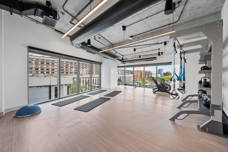800 N Cleveland Ave in Chicago, IL - Building Photo