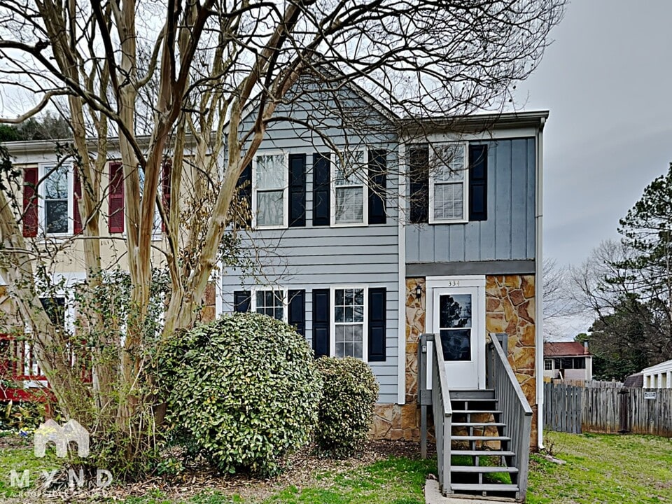 334 Pin Oak Ct SW in Marietta, GA - Building Photo