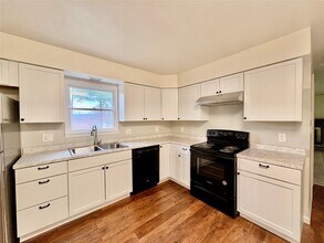 2409 High Ave in Vestal, NY - Building Photo - Building Photo