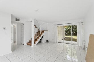 8027 Lagos De Campo Blvd in Tamarac, FL - Building Photo - Building Photo