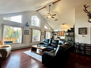 36046 Jakes Cir in Soldotna, AK - Foto de edificio - Building Photo