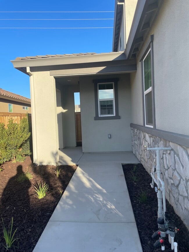 464 Brachetto Ln in Manteca, CA - Building Photo - Building Photo