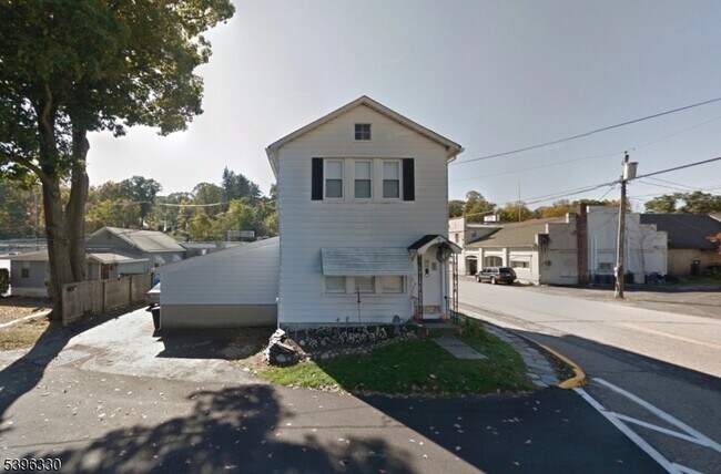 17 Lafayette Ave in Butler, NJ - Building Photo - Building Photo