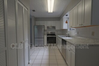 6175 Sequoia Dr in Port Orange, FL - Building Photo - Building Photo