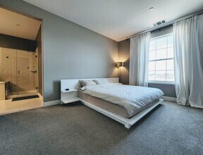 632 True Wind Way in Redwood City, CA - Foto de edificio - Building Photo