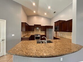 3821 W Vine Ave in Visalia, CA - Building Photo - Building Photo