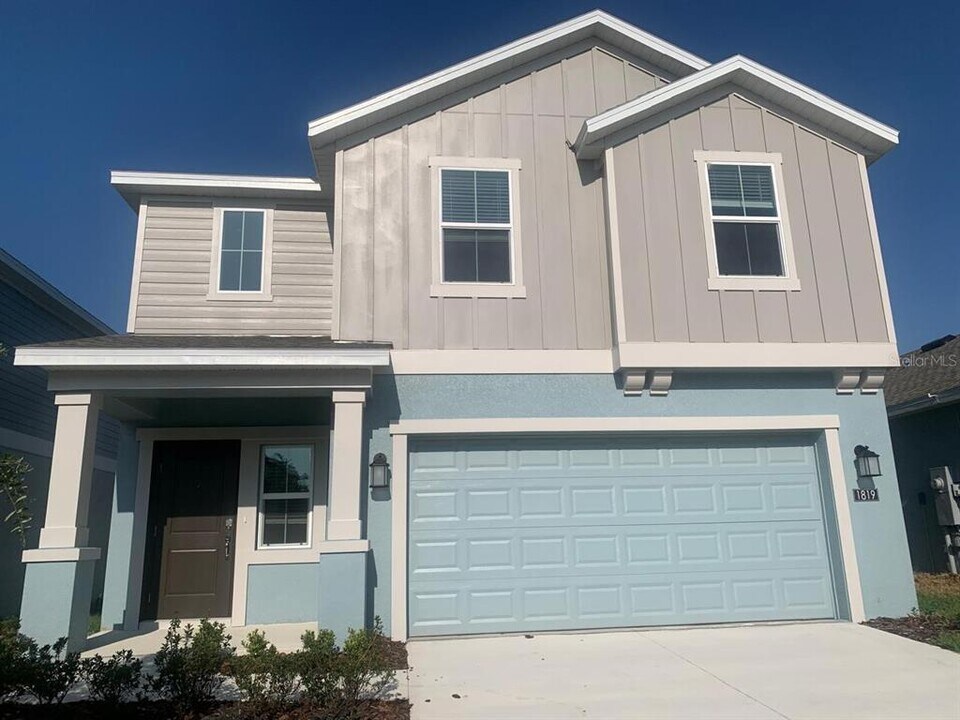 1819 Weir Blvd in Davenport, FL - Foto de edificio