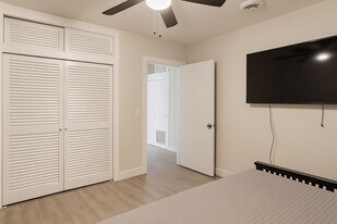 4205 Hayes St in Hollywood, FL - Building Photo