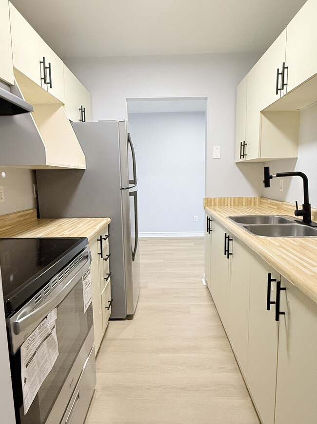 property at 2940 Elsmere Ave