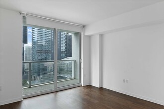 55 SE 6th St, Unit 2606 in Miami, FL - Building Photo - Building Photo