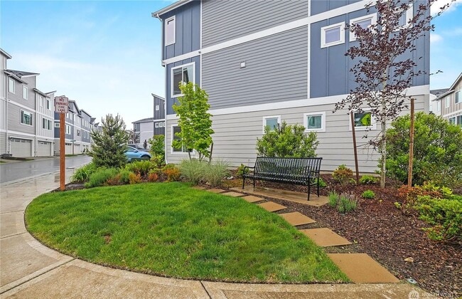 32683 Park Butte Ln in Black Diamond, WA - Foto de edificio - Building Photo