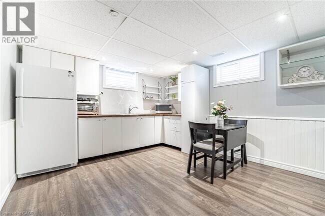 146 Welbourn Dr in Hamilton, ON - Building Photo - Building Photo