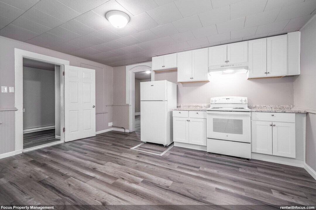 213 Manitowoc St in Menasha, WI - Building Photo