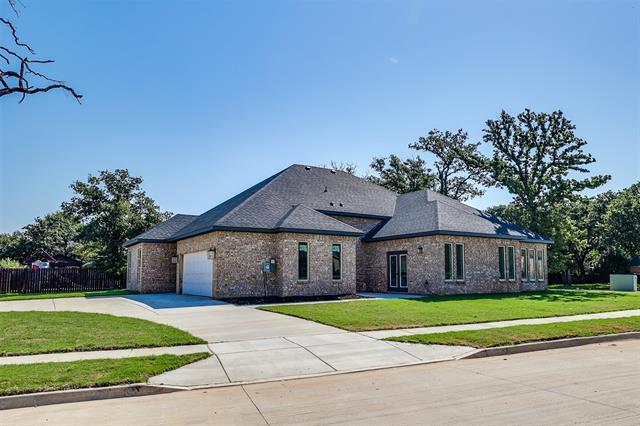 1208 Oak Harbor Blvd in Azle, TX - Building Photo - Building Photo