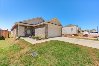 656 Roaring Fls Dr in Willis, TX - Building Photo - Building Photo