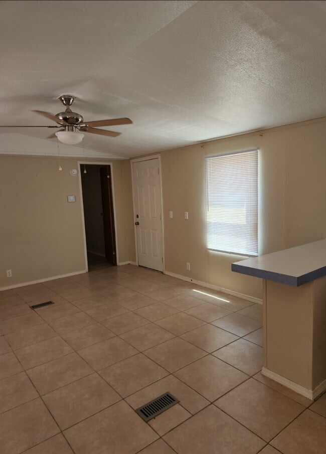 421 E Zipp Rd in New Braunfels, TX - Building Photo - Building Photo