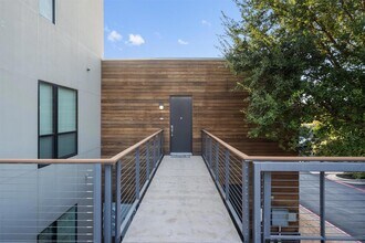 1101 Ivean Pearson Rd, Unit E208 in Lago Vista, TX - Building Photo - Building Photo