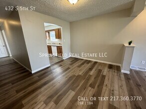 432 S 5th St in Auburn, IL - Building Photo - Building Photo