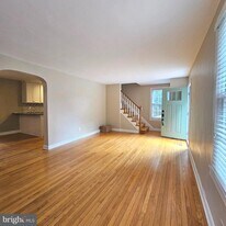 5817 5th St S in Arlington, VA - Building Photo